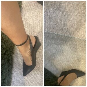 Source Unknown Black Ankle Strap Heels